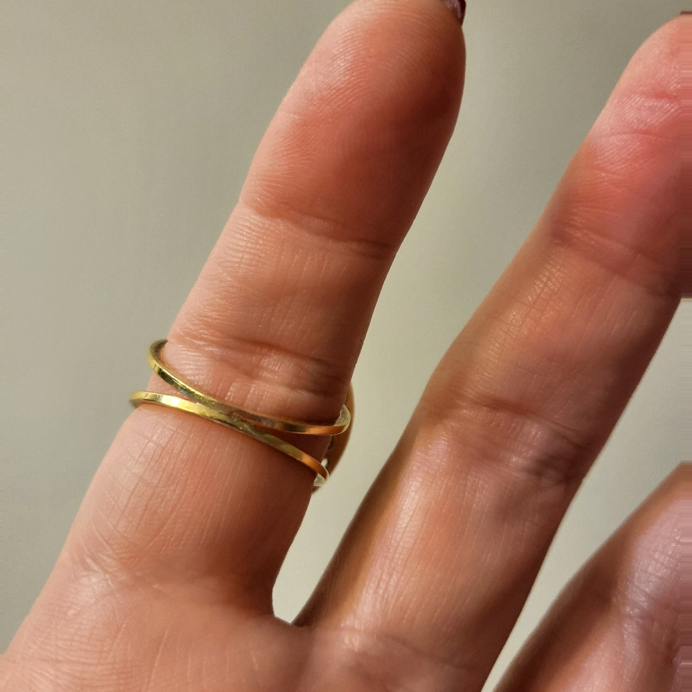 Beautiful 10 kt Yellow Gold Ring - Picture 2 of 3